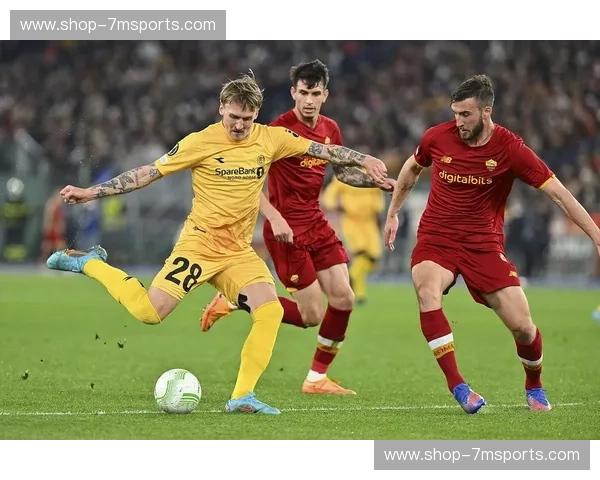 绿茵场上的“冰与火之歌”：格里姆与唐卡斯特的宿命对决，谁能主宰林肯郡的黄昏？